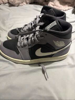 Jordan Air Jordan 1 Mid Black Grey Cream